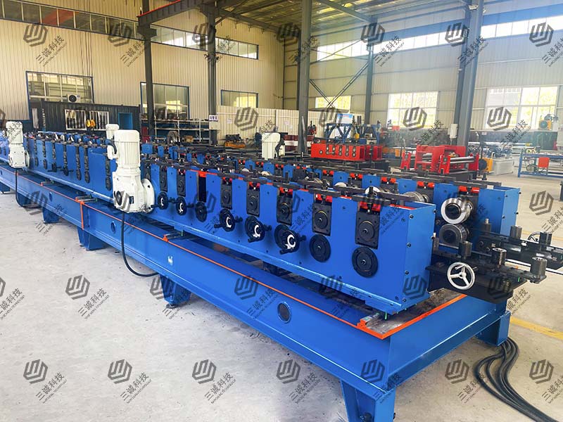 模壓電纜橋架生產線